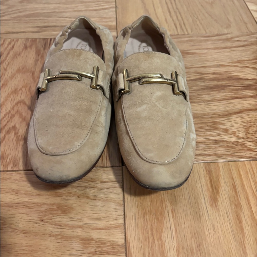 Tod's Beige Loafers with Gold Accent
